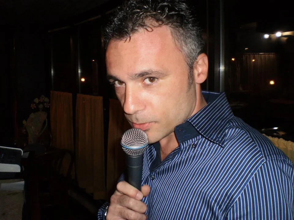 Lello nel 2011, microfono in mano, al Queen di Torri di Arcugnano